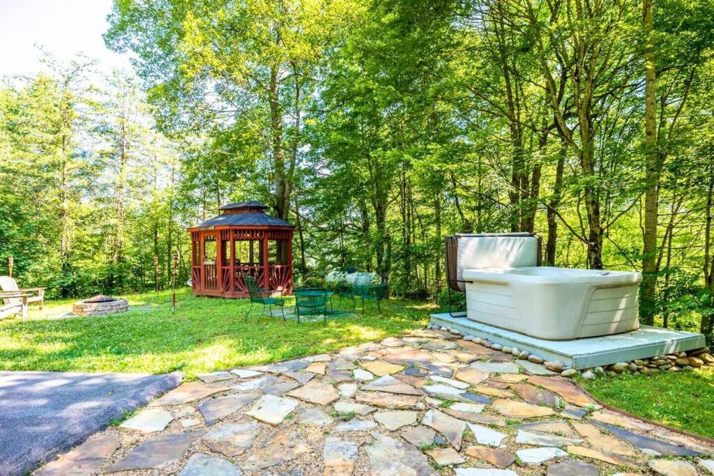 Romantic Gem, 2 Acres, Hot Tub, Free Pet, King Bed Villa Pigeon Forge Exterior foto